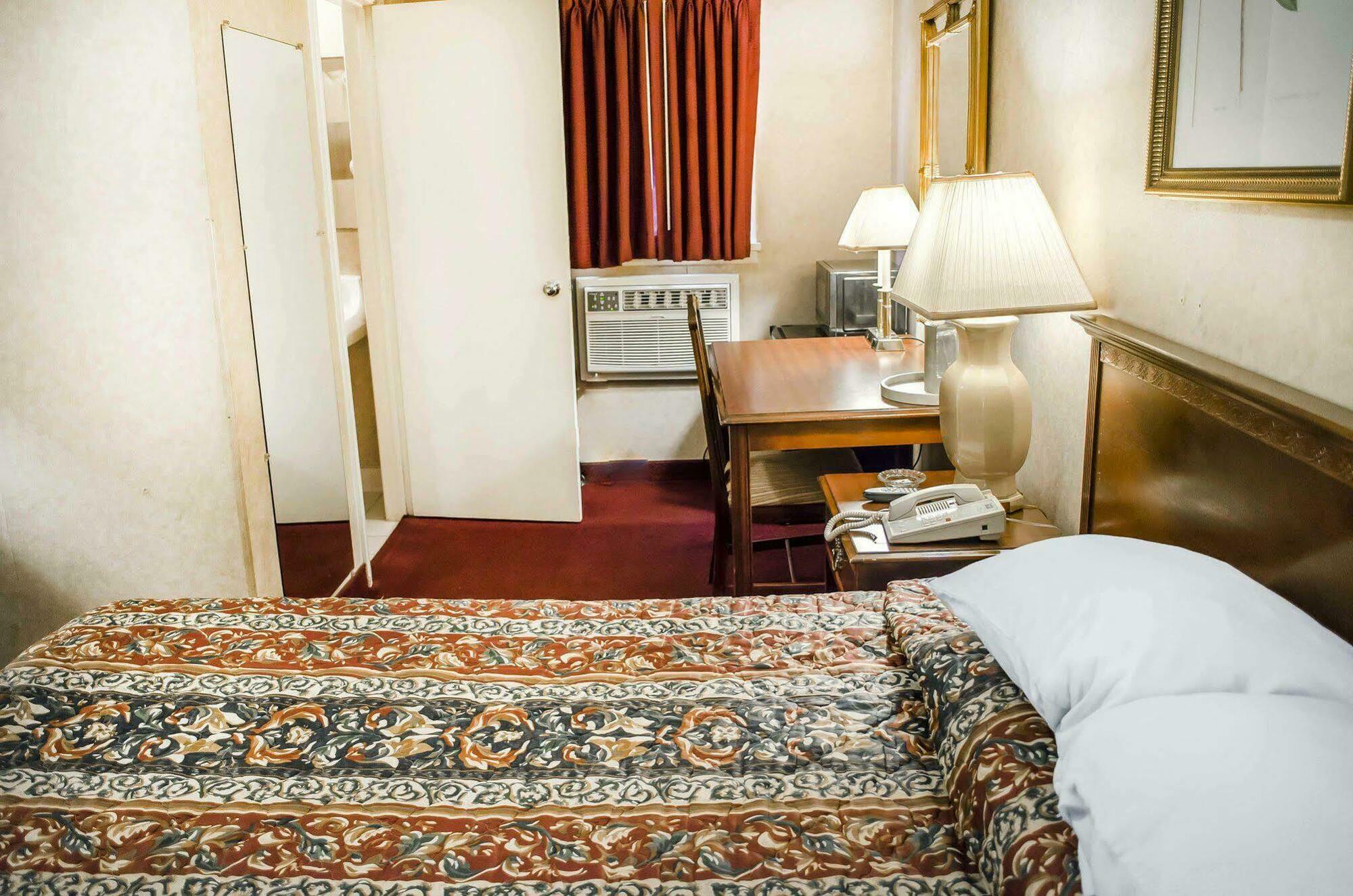 Rodeway Inn Dillsburg Экстерьер фото